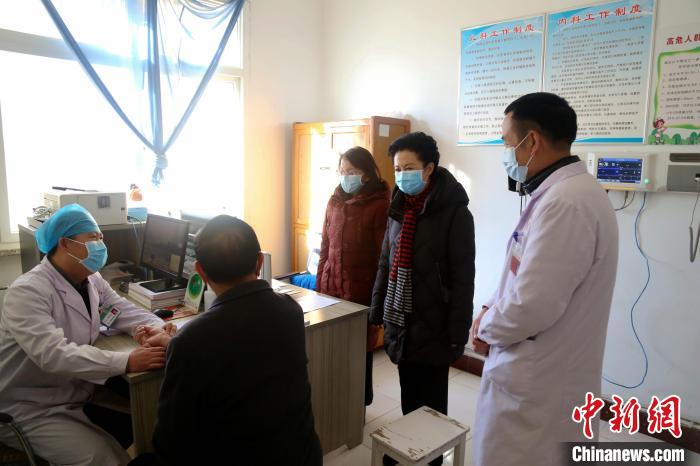 全國政協(xié)委員戴秀英：村醫(yī)越來越少，出路在哪？