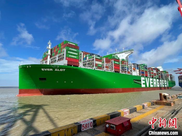 單船運(yùn)能“天花板”不斷打破上?？诎丁按蟠?jīng)濟(jì)”方興未艾