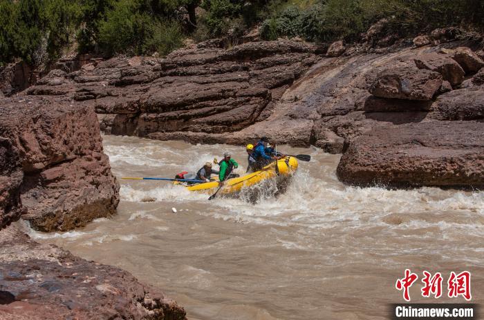 圖為瀾滄江生態(tài)漂流?！憸娼雌饔邢薰竟﹫D
