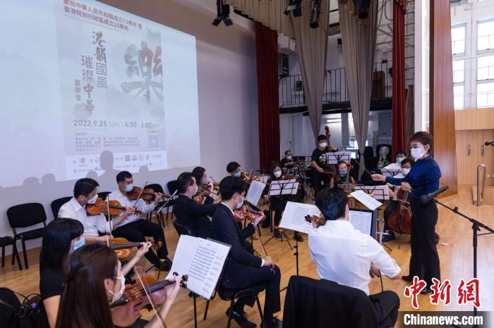 圖為音樂會(huì)現(xiàn)場(chǎng)?！≈鬓k方供圖