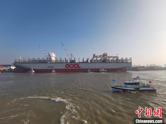 海巡艇在現(xiàn)場引導水上交通?！∧贤êＪ戮止﹫D