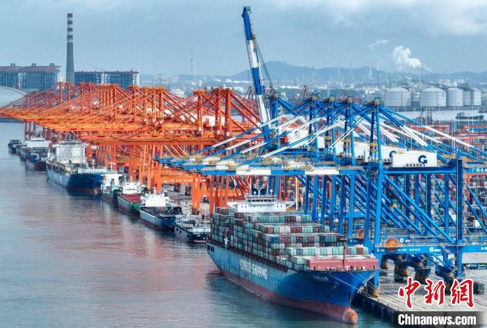 圖為北部灣港欽州自動化集裝箱碼頭?！“綆洸?攝