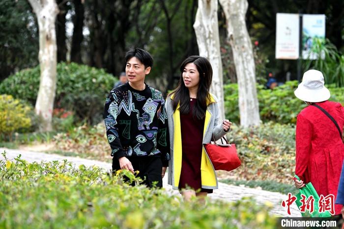 圖為3月15日，張家豪(左)與林佳臻在福建福州金山公園游玩。 <a target='_blank' href='/'><p  align=