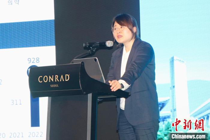 韓國大韓貿(mào)易投資振興公社外國投資監(jiān)察辦公室科長樸金蘭致辭?！∪f佳欣 攝