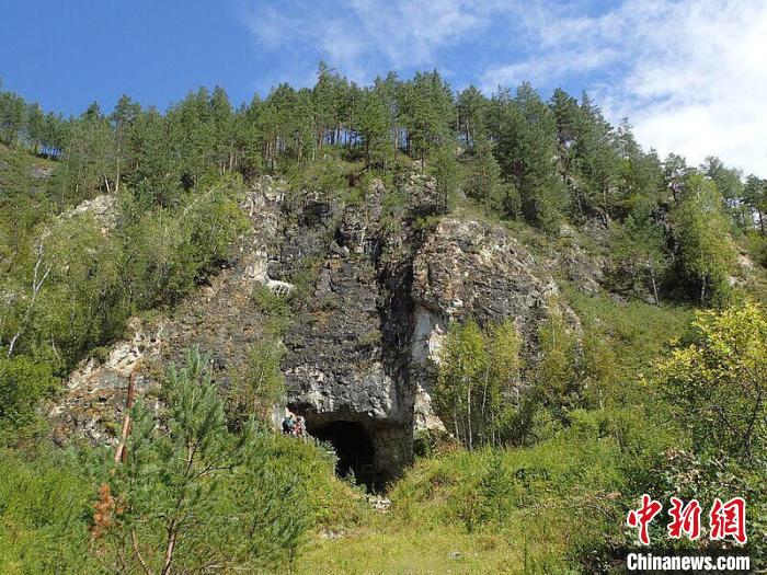 丹尼索瓦洞的入口(圖片來自Richard G. Roberts)?！∈┢樟指瘛ぷ匀?供圖