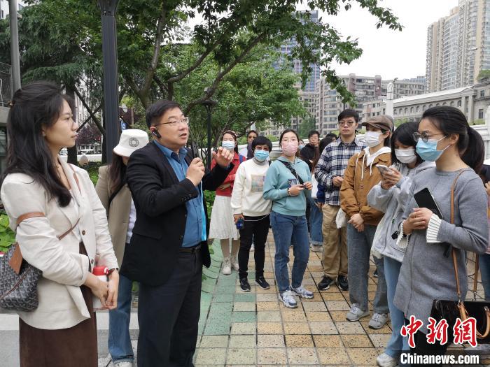 活動現(xiàn)場?！》队畋?攝