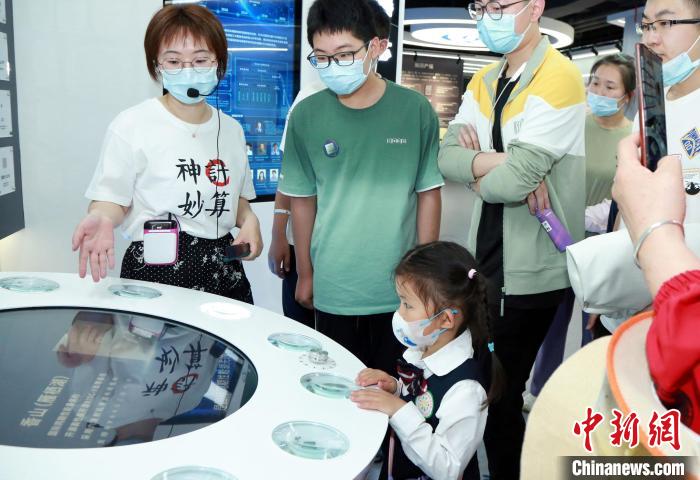 中科院公眾科學(xué)日：“科普盛宴”讓公眾“遇見(jiàn)科學(xué)、預(yù)見(jiàn)未來(lái)”