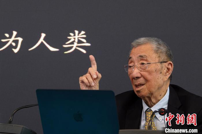 高能論壇上，丁肇中先生與現(xiàn)場聽眾交流。　<a target='_blank' href='/'><p  align=