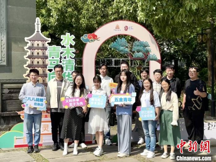 宣講團(tuán)成員在永康市合影?！吴晫?攝