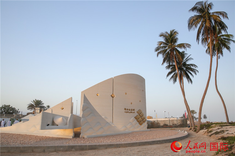 圖為位于阿曼塞拉萊市的鄭和紀念碑。人民網(wǎng)記者 任皓宇攝