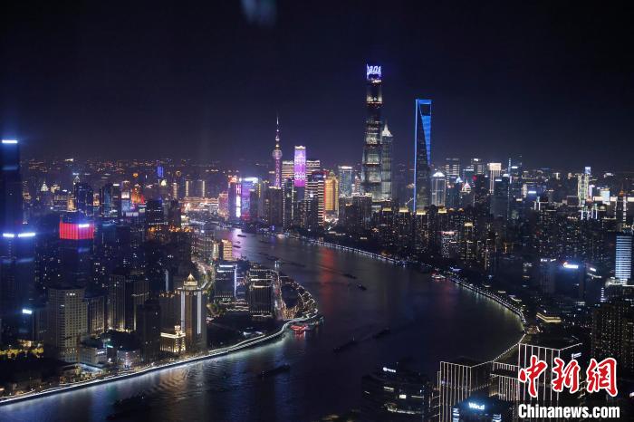 6月3日晚，鳥瞰上海黃浦江兩岸城市夜景?！∫罅⑶?攝