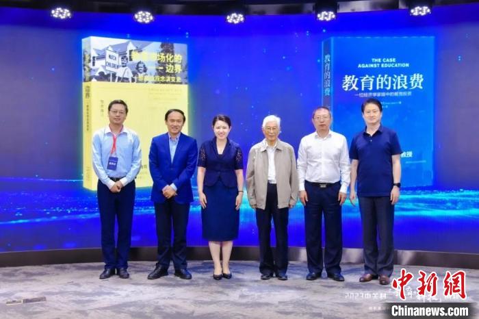 數(shù)智時代教育面臨怎樣的新機遇？專家：積極挖潛創(chuàng)新、謹(jǐn)慎應(yīng)對挑戰(zhàn)