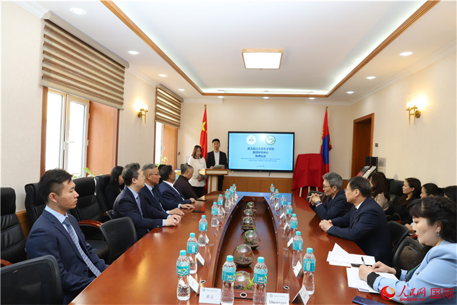 翻譯研究中心揭牌儀式現(xiàn)場。人民網(wǎng)記者 霍文攝