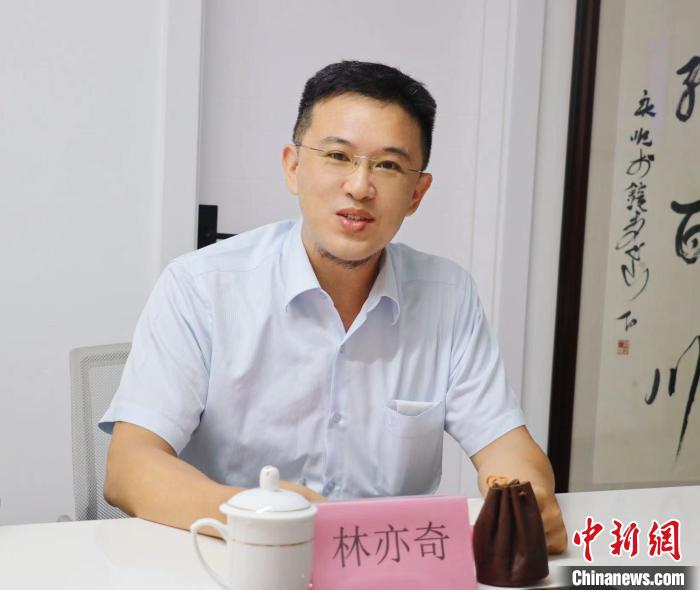 臺灣創(chuàng)新聯(lián)合建筑協(xié)會理事長林亦奇講述設(shè)立驛站愿景。　吳允杰 攝