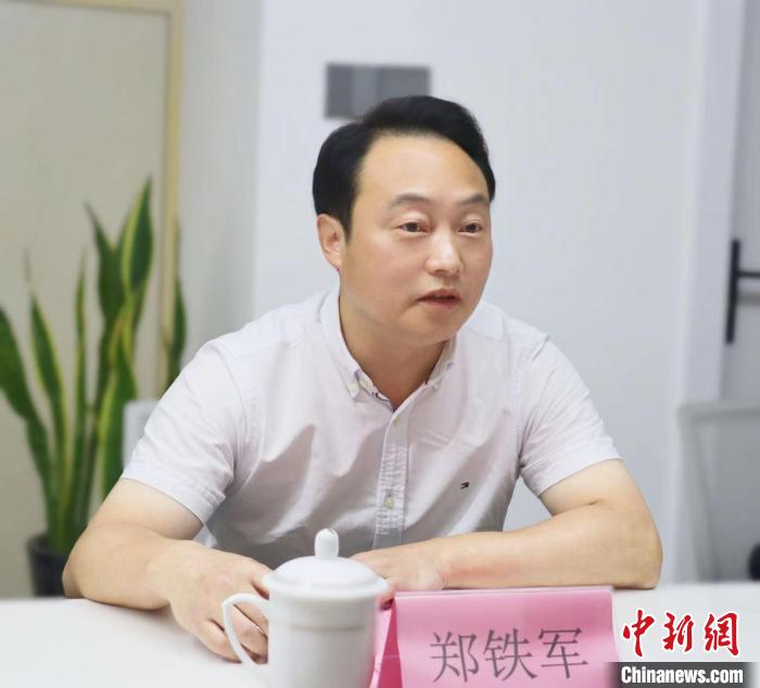 寧德市臺港澳辦主任鄭鐵軍講話?！窃式?攝