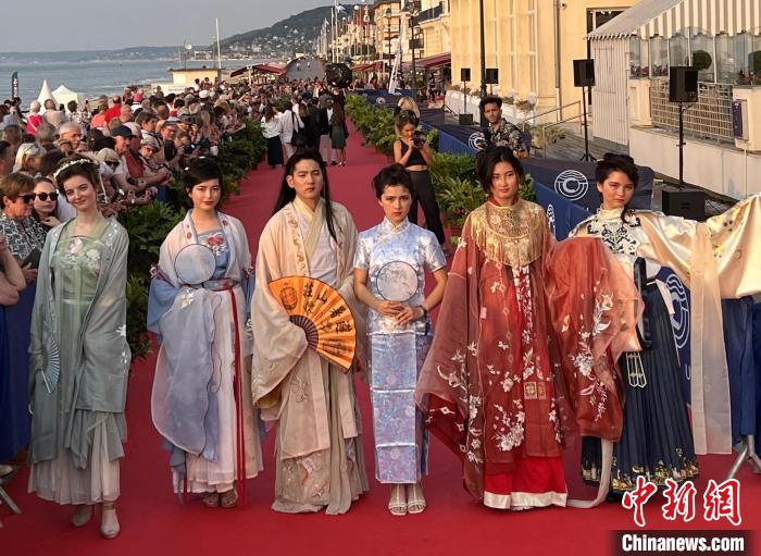 當?shù)貢r間6月16日，2023年卡布爾電影節(jié)中國日活動舉行?！≈鬓k方供圖