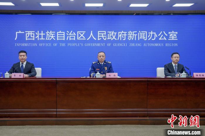 圖為發(fā)布會(huì)現(xiàn)場(chǎng)?！⊥跻哉?攝