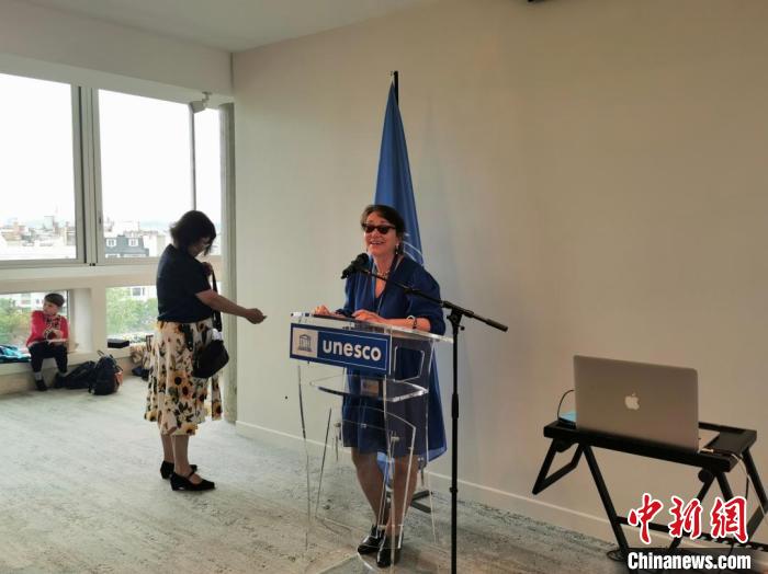 聯(lián)合國教科文組織協(xié)會(huì)委員會(huì)主席瑪麗塔·邦澤弗(Marietta Bantchev)致辭。　靖樹 攝