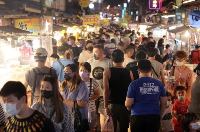 冰粉、雙皮奶、螺螄粉……臺(tái)網(wǎng)友發(fā)帖：臺(tái)灣街頭越來越多大陸小吃