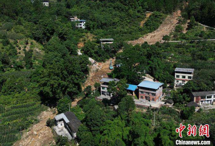 圖為航拍重慶萬州救援現(xiàn)場(chǎng)?！￡惓?攝