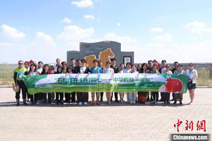 圖為臺胞體驗(yàn)大美內(nèi)蒙古。　托婭供圖