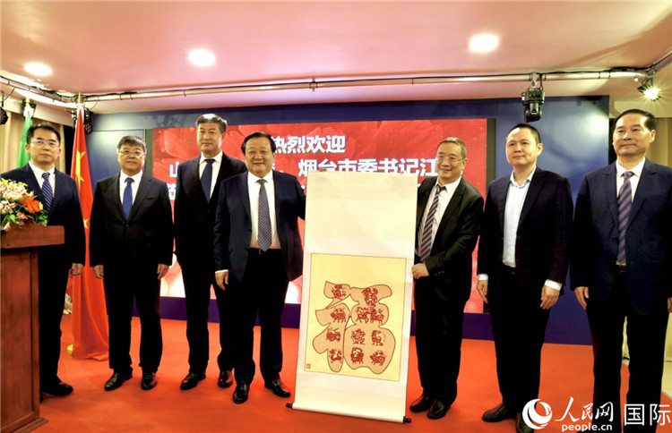 參加座談會的主要嘉賓合影留念。人民網(wǎng)記者宋亦然攝