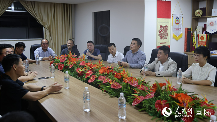 與會代表進行座談交流。（人民網(wǎng)記者  時元皓攝）