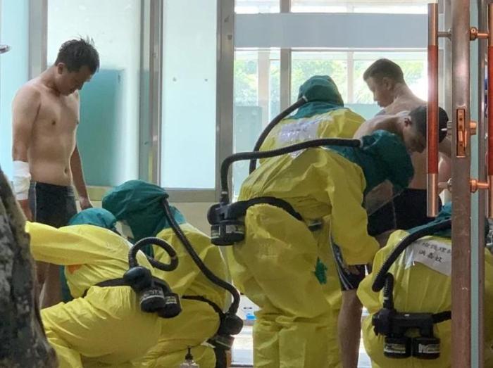 圖為臺(tái)灣漢光演習(xí)模擬官兵遭受生物戰(zhàn)劑攻擊，送往醫(yī)院就醫(yī)。圖片來源：臺(tái)灣《聯(lián)合報(bào)》 徐白櫻 翻攝