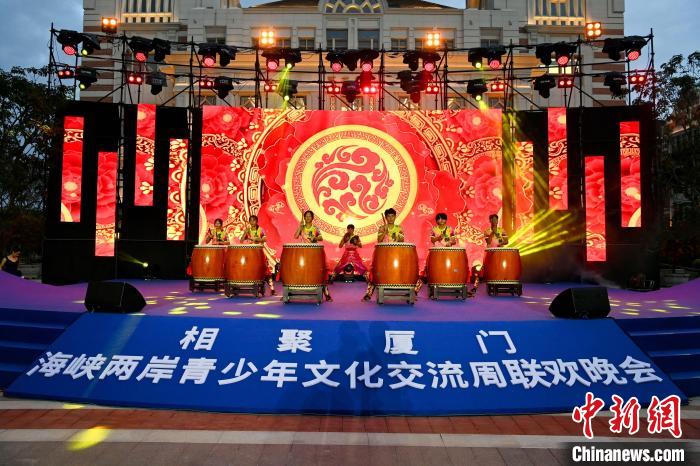 臺(tái)灣青少年表演《鼓舞四方》?！⊥鯑|明 攝