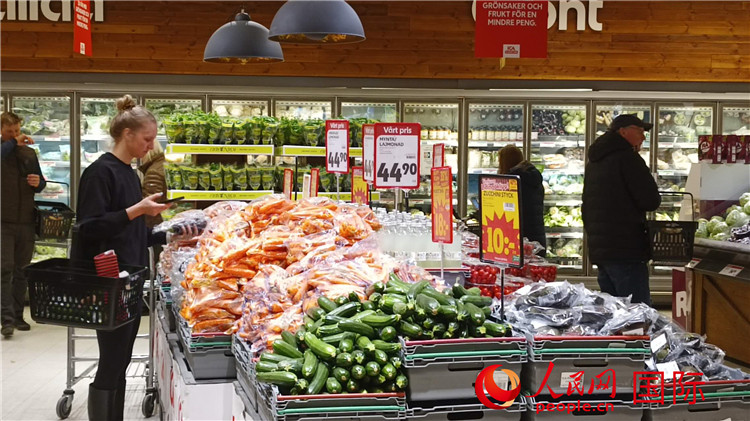 瑞典首都斯德哥爾摩購物超市一瞥。人民網(wǎng)記者 殷淼攝