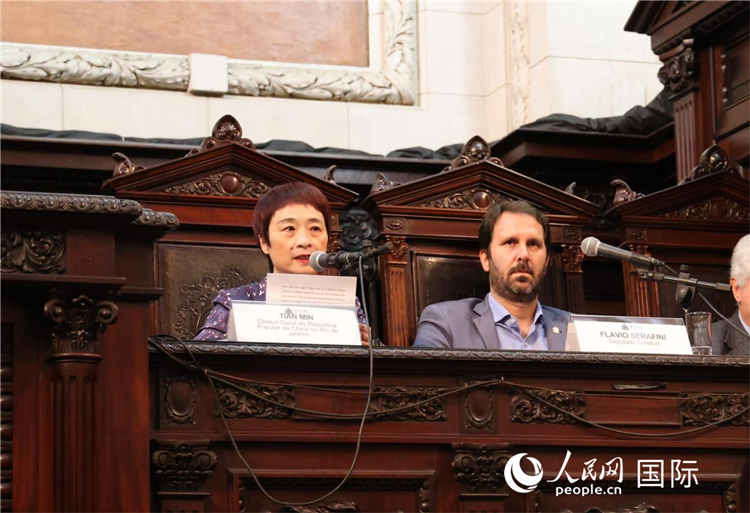 中國(guó)駐里約熱內(nèi)盧總領(lǐng)事田敏發(fā)表致辭。人民網(wǎng)記者 宋亦然攝