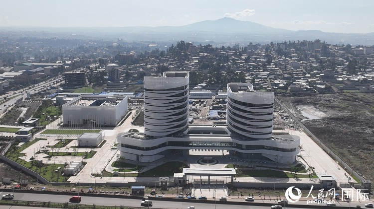 非洲疾病預(yù)防控制中心總部（一期）航拍。人民網(wǎng)記者 劉寧攝