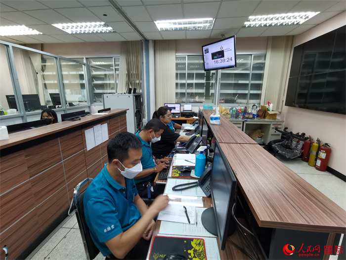 “曼谷無線電中心”工作現(xiàn)場(chǎng)。人民網(wǎng)記者 白元琪攝