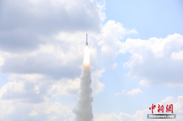 北京時間 2023年9月10日12時30分，中國在太原衛(wèi)星發(fā)射中心使用長征六號改運載火箭，成功將遙感四十號衛(wèi)星發(fā)射升空，衛(wèi)星順利進(jìn)入預(yù)定軌道，發(fā)射任務(wù)獲得圓滿成功。該衛(wèi)星主要用于開展電磁環(huán)境探測及相關(guān)技術(shù)試驗。此次任務(wù)是長征系列運載火箭第487次飛行。王曉虎 攝