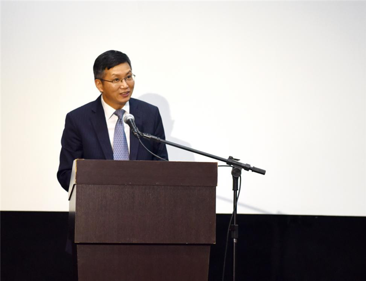 中國(guó)駐圣保羅總領(lǐng)事余鵬在開(kāi)幕活動(dòng)中致辭。 圣保羅州立大學(xué)孔子學(xué)院供圖