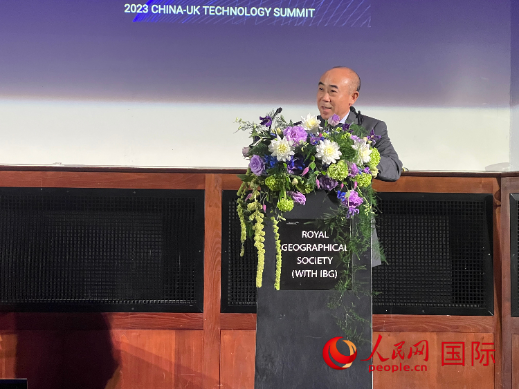 中國駐英國使館科技公參丁明勤發(fā)表致辭。人民網(wǎng)記者 周卓斌攝