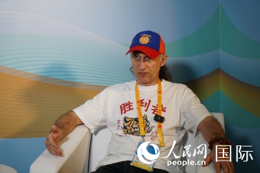 亞美尼亞新聞通訊社記者帕魯伊爾在“一帶一路”高峰論壇新聞中心接受人民網(wǎng)專訪。 人民網(wǎng) 褚夢琦 攝