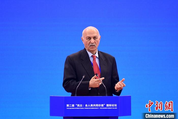 3月23日，第二屆“民主：全人類共同價值”國際論壇開幕式在北京舉行。圖為巴基斯坦參議院國防委員會主席穆沙希德·侯賽因在開幕式上作主題發(fā)言。 <a target='_blank' href='/'><p  align=