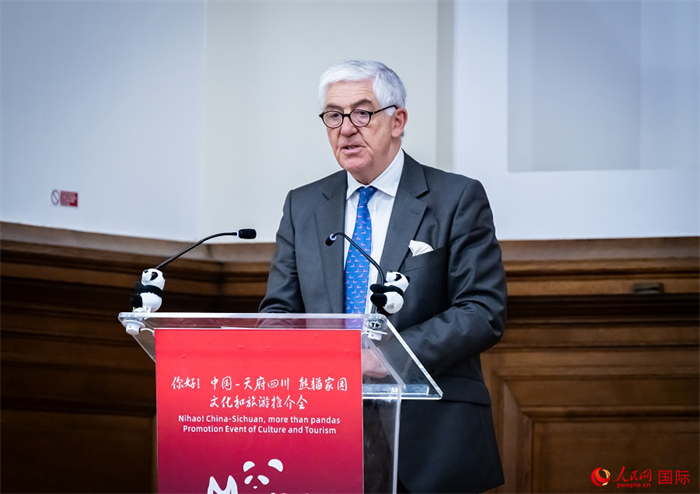 英中商業(yè)發(fā)展中心主席約翰·麥克萊恩致辭。人民網(wǎng) 郭錦標(biāo)攝