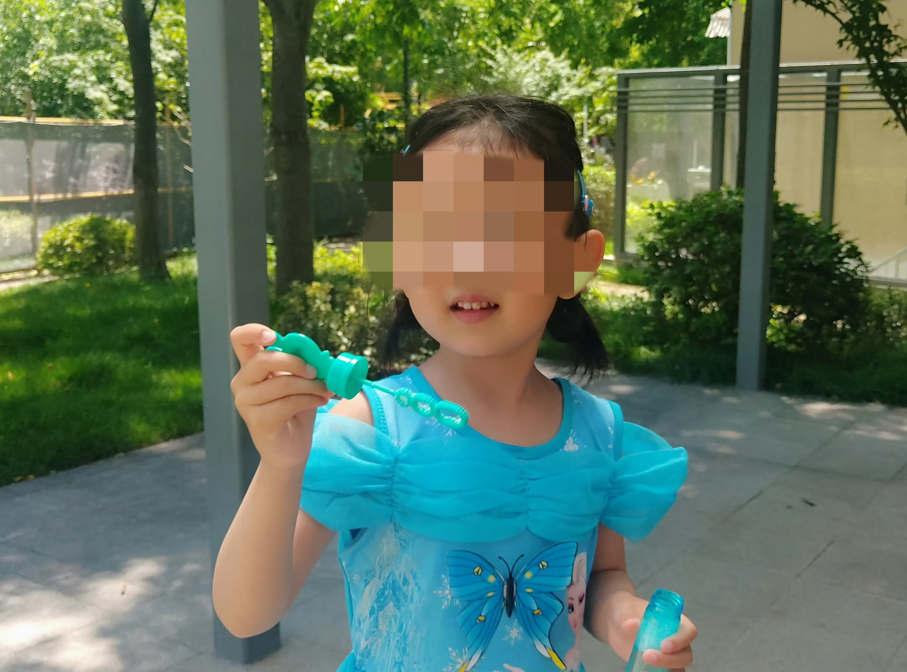 海灘失蹤女童。圖源：女童家人社交賬號