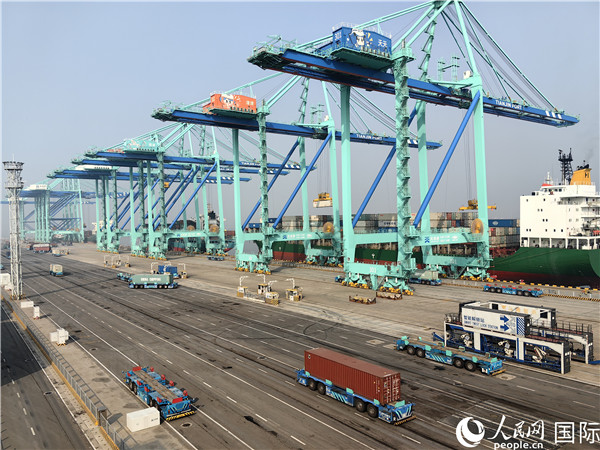 天津港北疆港區(qū)C段智能化集裝箱碼頭。人民網(wǎng)記者 符園園攝