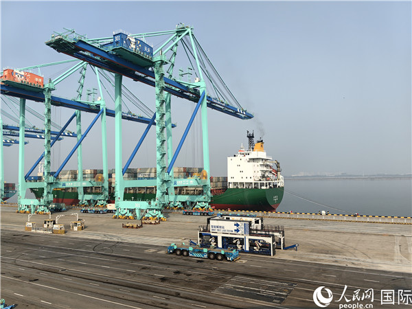 天津港北疆港區(qū)C段智能化集裝箱碼頭。人民網(wǎng)記者 符園園攝