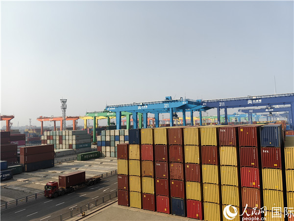 天津港北疆港區(qū)C段智能化集裝箱碼頭。人民網(wǎng)記者 符園園攝