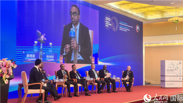 與會嘉賓展開座談。人民網(wǎng)記者 萬宇攝