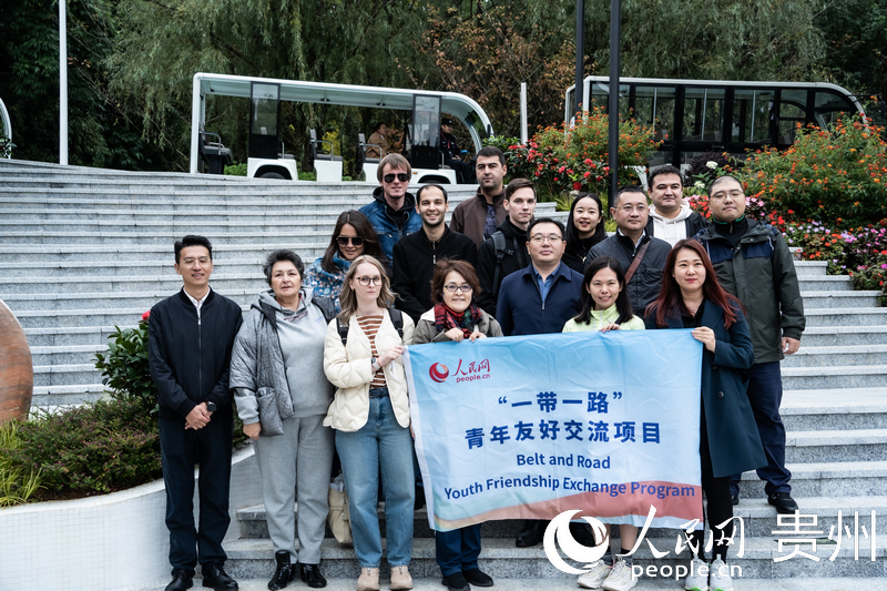 合影留念。人民網 陽茜攝