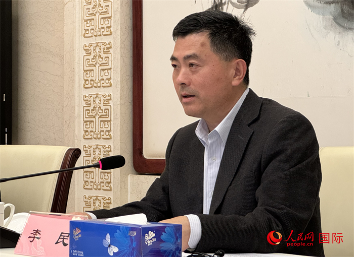 10月31日，歐美同學(xué)會(huì)秘書長(zhǎng)李民在第五屆中法文化論壇媒體吹風(fēng)會(huì)上講話。（人民網(wǎng) 謝瑩攝）