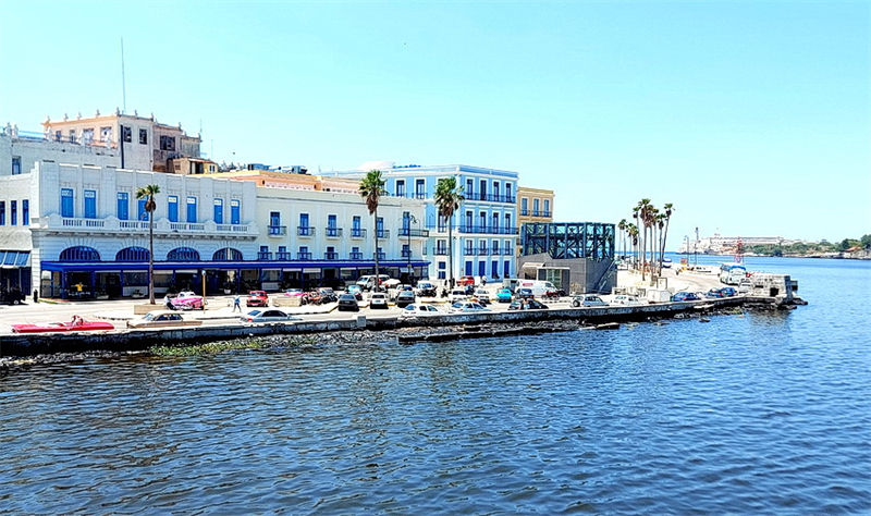 連接哈瓦那新老城區(qū)的海濱大道。于世文攝