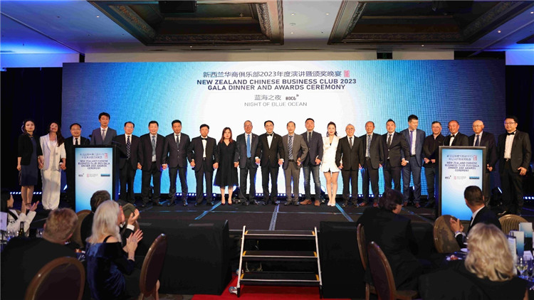 新西蘭華商聯(lián)合總會首批會員代表上臺亮相。攝影：張凱