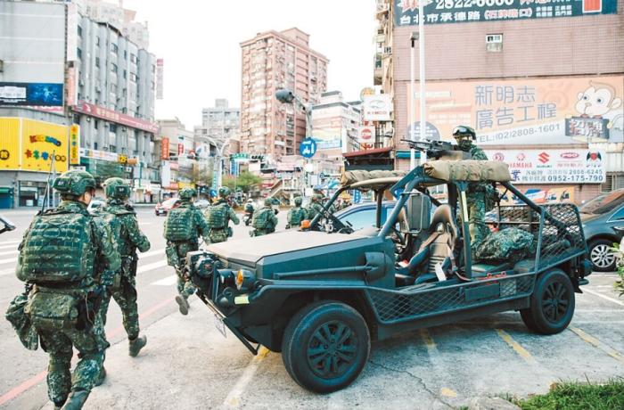 圖為2021年臺陸軍特種作戰(zhàn)指揮部在演習(xí)。圖片來源：臺灣《中國時報》。