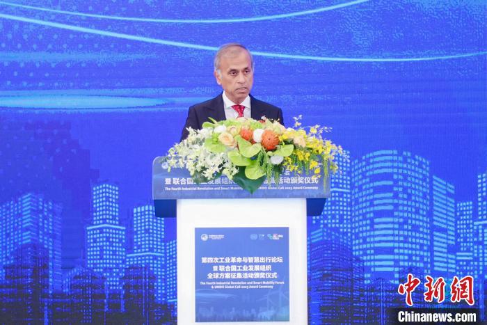 聯(lián)合國(guó)駐華協(xié)調(diào)員常啟德發(fā)表演講。